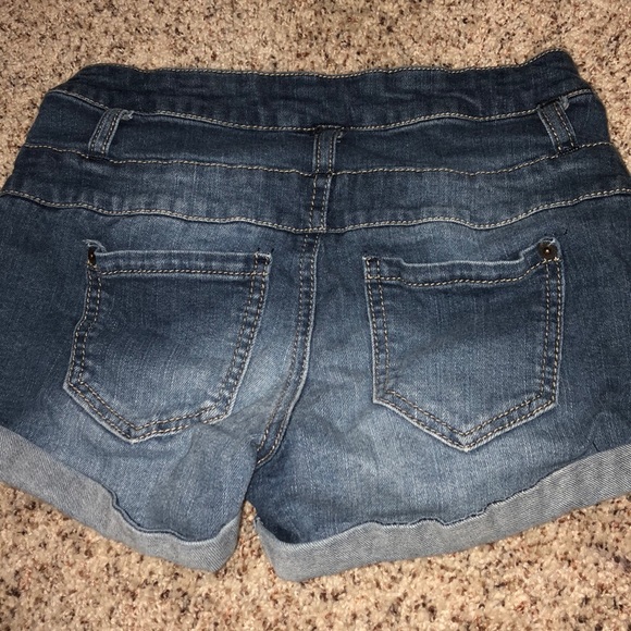 Shorts - Picture 2 of 5